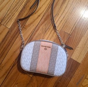 Micheal kors crossbody bag